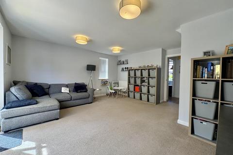 2 Rowan End, Southminster, CM0 7FT