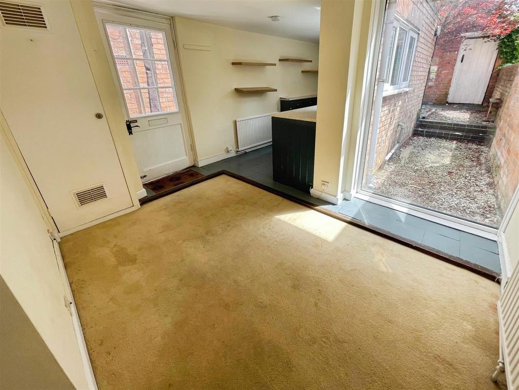 85 Dining Kitchen.jpg