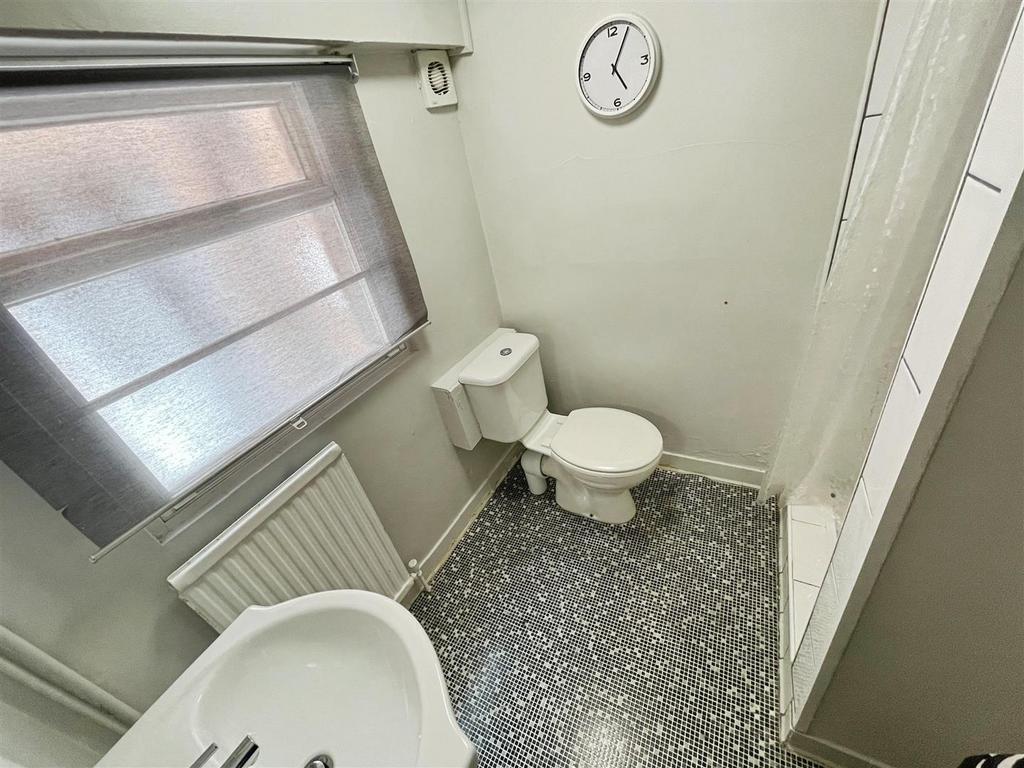 85 Shower Room.jpg