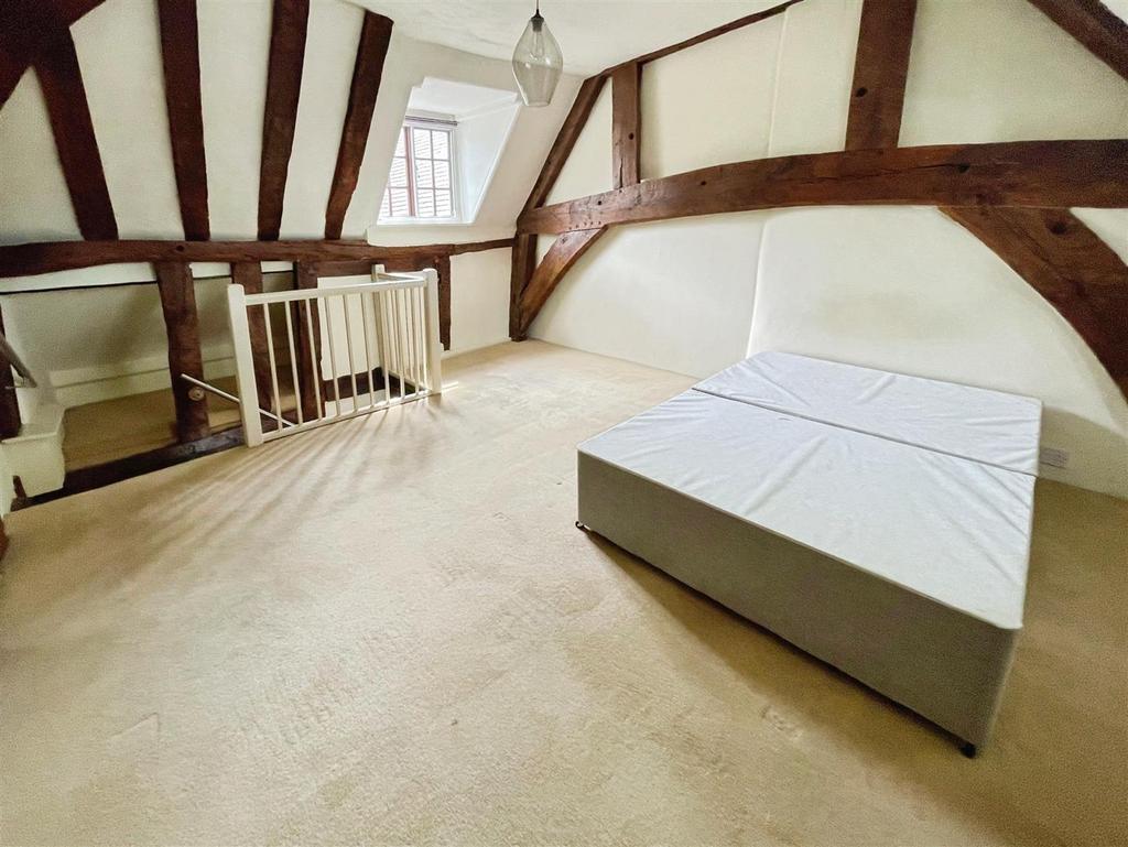 85 Bedroom.jpg
