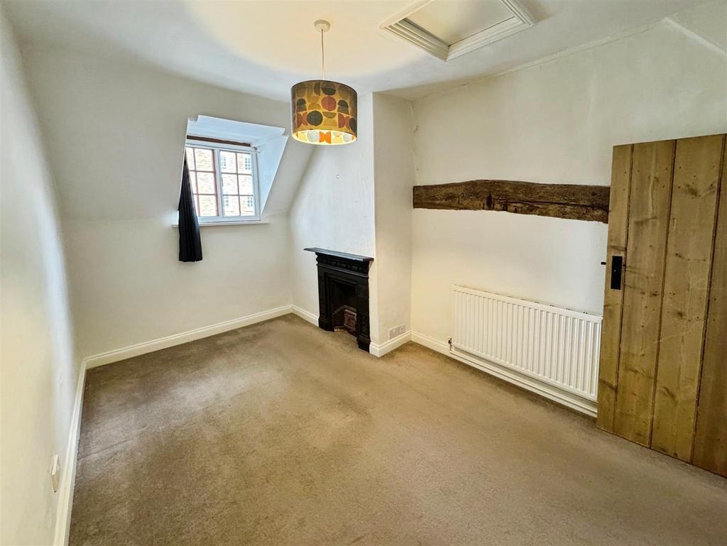 81 Bedroom One.jpg