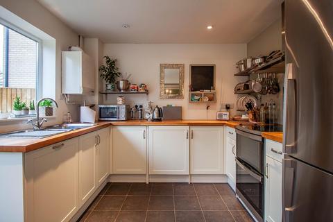 3 bedroom detached house to rent, Church Street, Stapleford