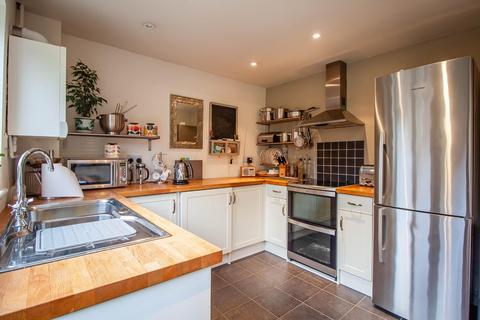 3 bedroom detached house to rent, Church Street, Stapleford