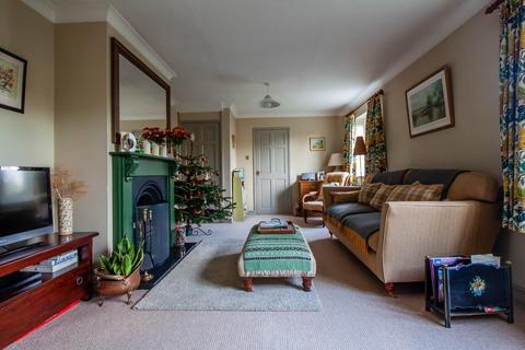 3 bedroom detached house to rent, Church Street, Stapleford