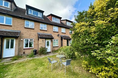 2 bedroom maisonette to rent, Cornflower Way, Romford
