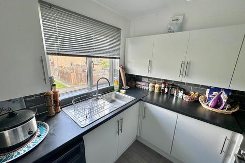 2 bedroom maisonette to rent, Cornflower Way, Romford