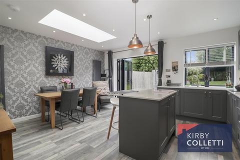 4 bedroom semi-detached house for sale, Pecks Hill, Nazeing