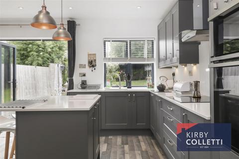 4 bedroom semi-detached house for sale, Pecks Hill, Nazeing