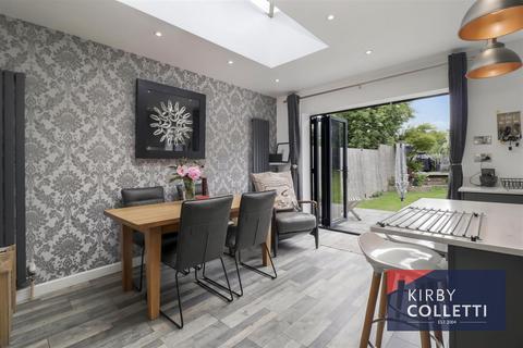 4 bedroom semi-detached house for sale, Pecks Hill, Nazeing