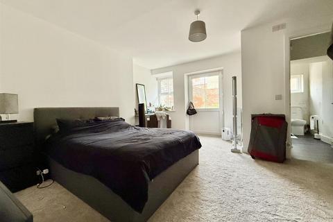 undefined, Russell Street, Gloucester GL1