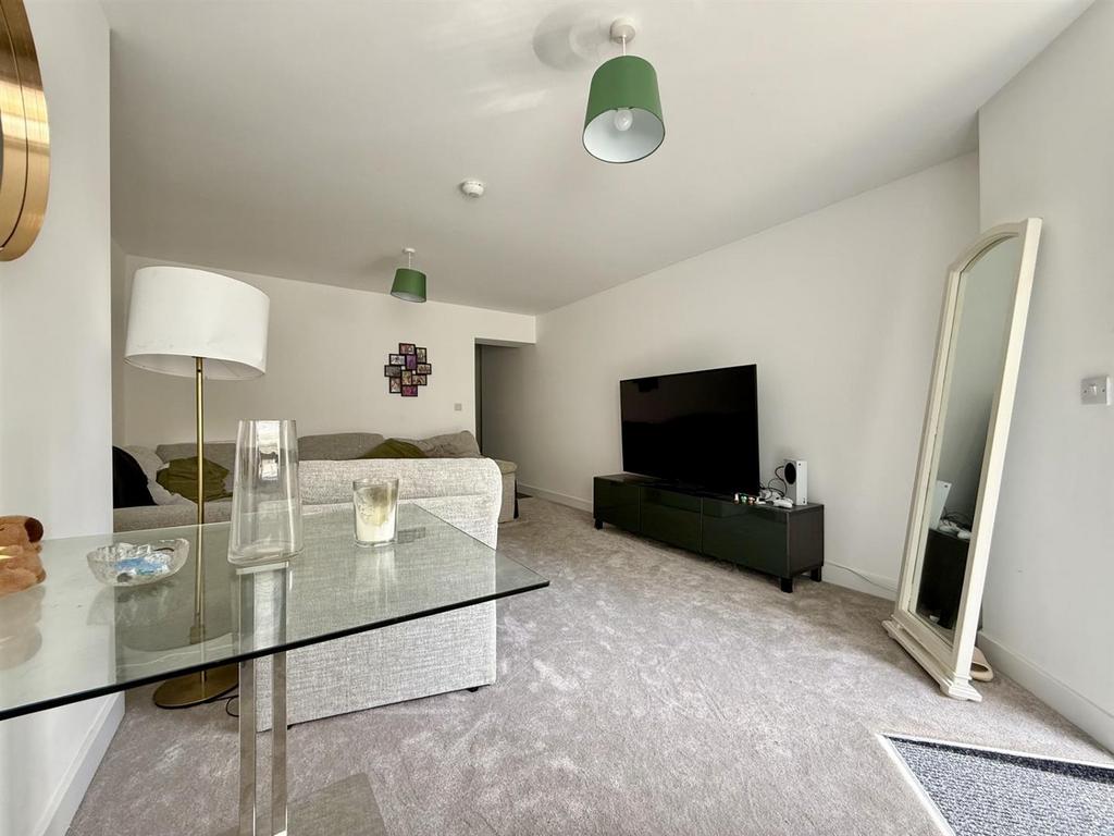 Lounge1.jpg