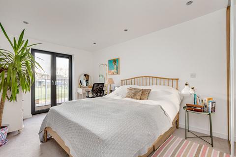 1 bedroom flat for sale, Eythorne Road, London, SW9