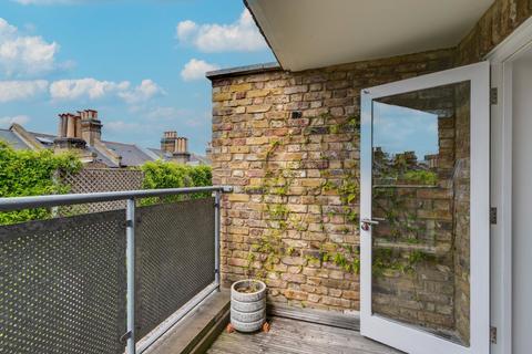 4 Octavia Mews, London, W9 3LQ