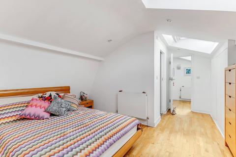 4 Octavia Mews, London, W9 3LQ