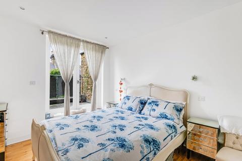 4 Octavia Mews, London, W9 3LQ