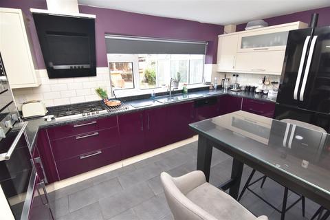 2 Bridgeman Croft, Birmingham, B36 0AF