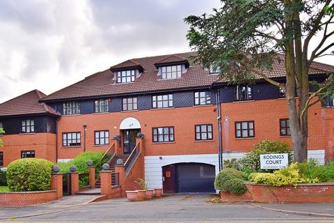 1 bedroom flat for sale, Rodings Court, The Avenue, Highams Park, London. E4 9RP