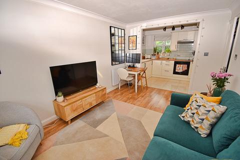 1 bedroom flat for sale, Rodings Court, The Avenue, Highams Park, London. E4 9RP