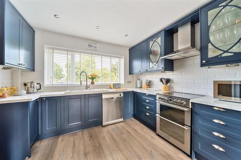 3 bedroom detached house for sale, Manor Avenue South, Kidderminster