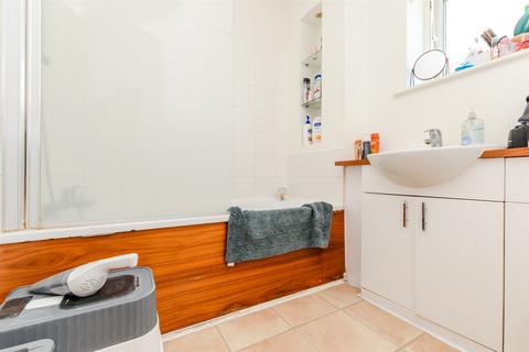 1 bedroom flat for sale, Springhead Parkway, Northfleet, Gravesend, Kent