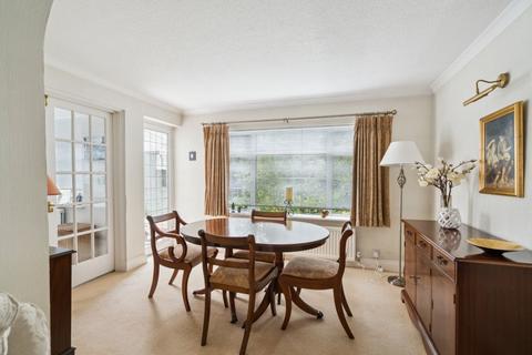 4 Ladbrook Close, Pinner, HA5 5LB