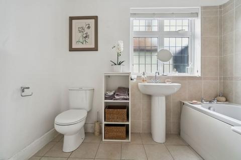 4 Ladbrook Close, Pinner, HA5 5LB
