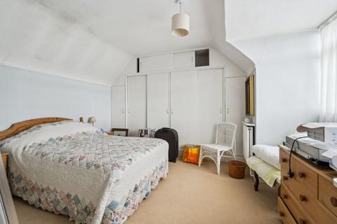 4 Ladbrook Close, Pinner, HA5 5LB