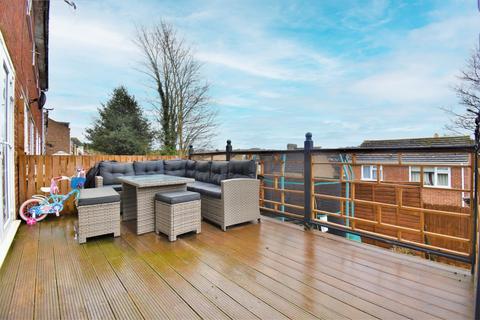 3 bedroom end of terrace house for sale, Beacon Road, Chatham