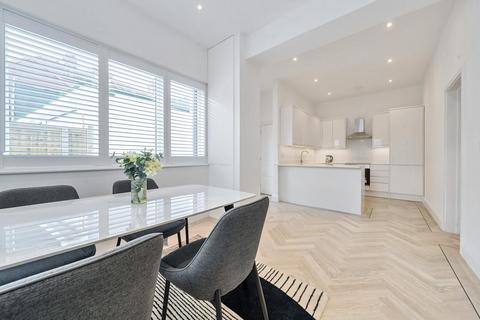 undefined, The Broadway, Mill Hill