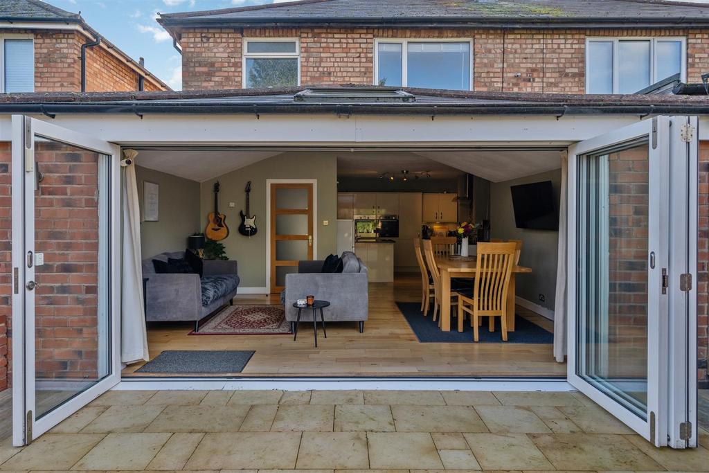 171 Ulverley Green Road, Olton, B92 8 AA DMS3013 22
