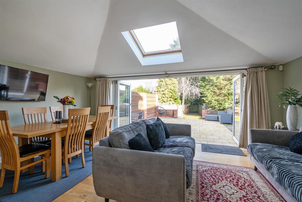 171 Ulverley Green Road, Olton, B92 8 AA DMS3013 8.