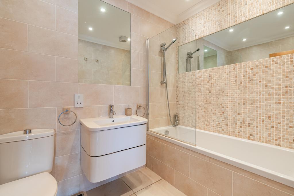 28 Bathroom Dart View Swannaton Road - 250527