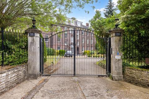 3 bedroom apartment for sale, Park Lawn, Farnham Royal, Slough, Buckinghamshire, SL2