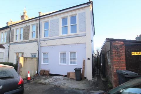 3 bedroom maisonette to rent, Stanley Avenue, Bristol BS7