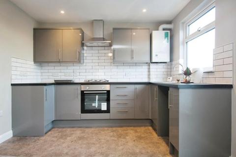 3 bedroom maisonette to rent, Stanley Avenue, Bristol BS7