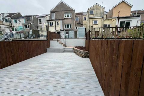 undefined, Pentre CF41