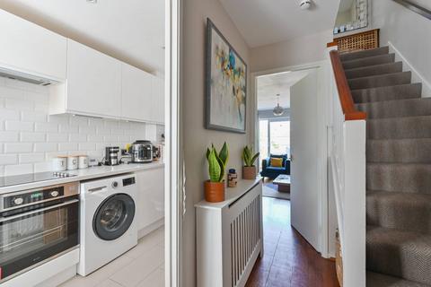 2 Daniel Close, London, SW17 9DD