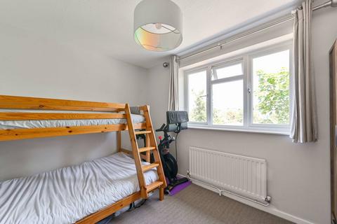 2 Daniel Close, London, SW17 9DD
