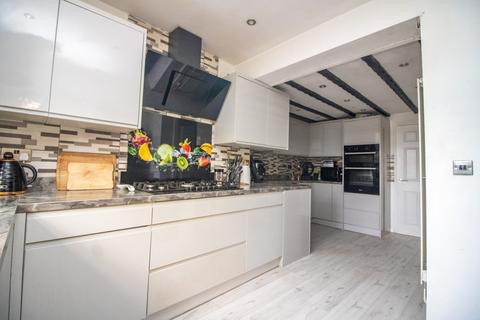 4 bedroom semi-detached house for sale, Colby Drive, Thurmaston, Leicester, LE4