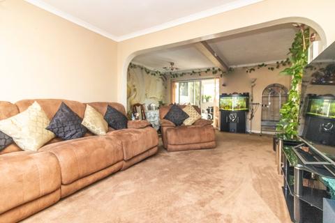 4 bedroom semi-detached house for sale, Colby Drive, Thurmaston, Leicester, LE4
