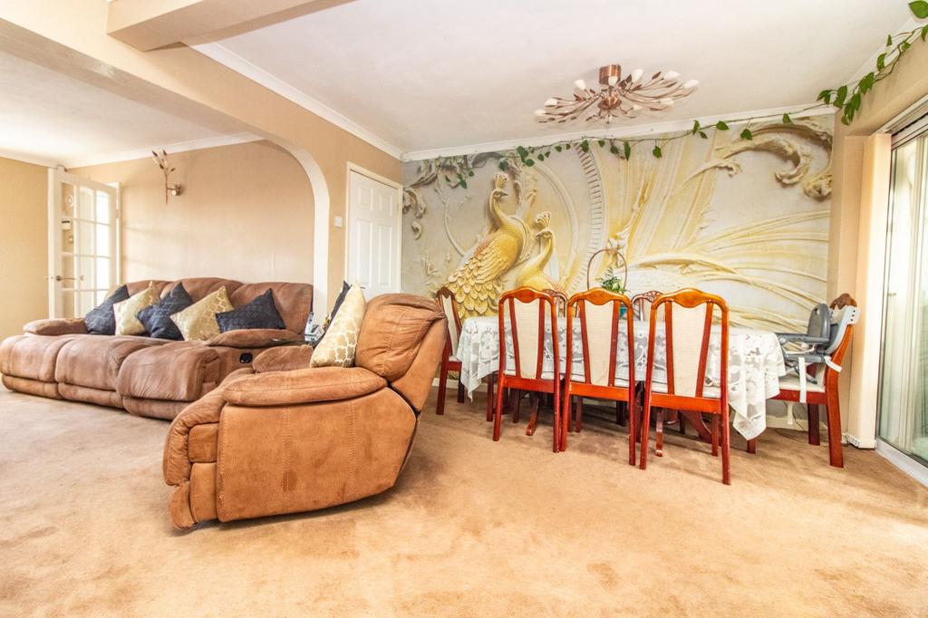 Lounge/dining room