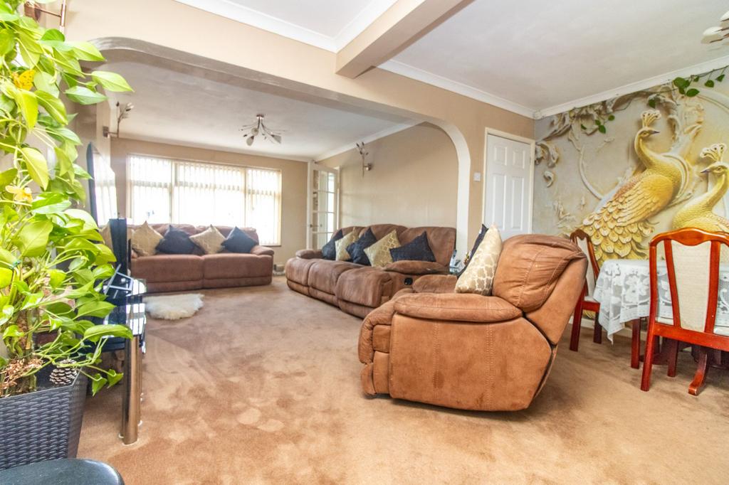 Lounge/dining room