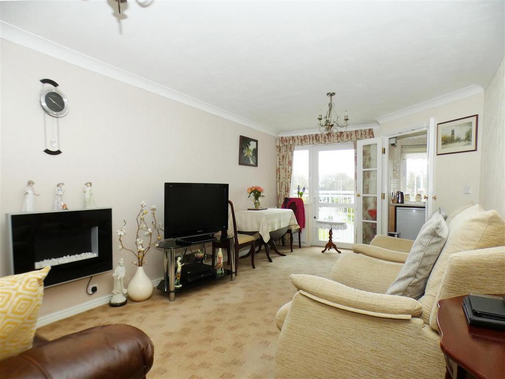 Lounge/Dining Room
