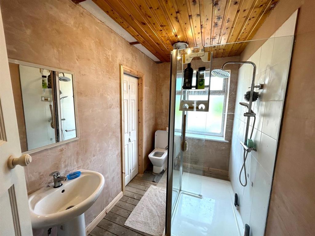 Shower Room.jpg