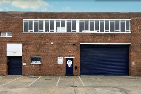 Warehouse to rent, Lanrick Rd London E14 0JP