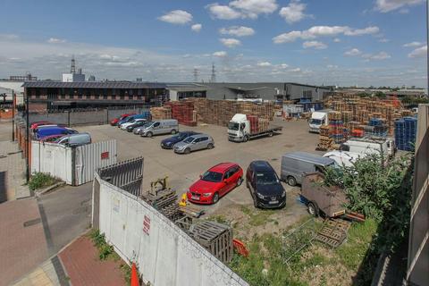 Warehouse to rent, Lanrick Rd London E14 0JP