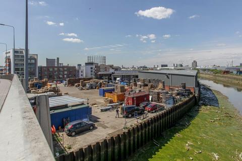 Warehouse to rent, Lanrick Rd London E14 0JP