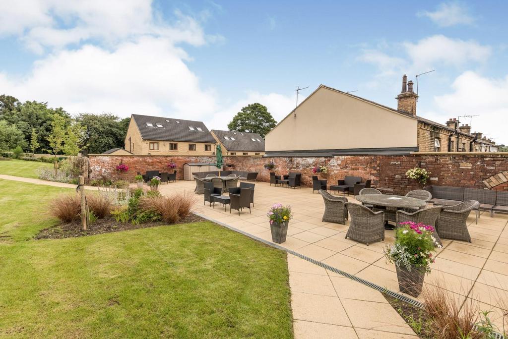 Communal Patio.jpg