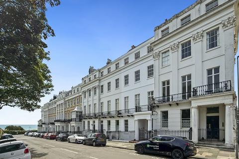 3 bedroom flat for sale