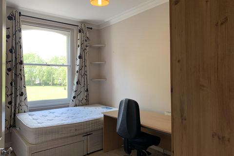 3 bedroom flat to rent, St Clements Mansions, Lillie Road